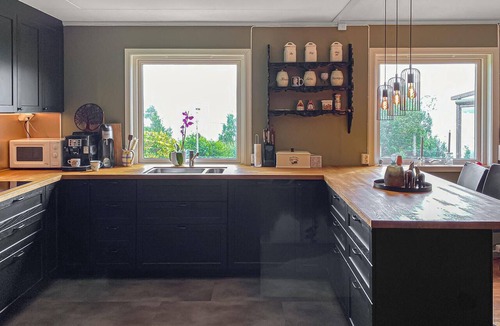 Torjulvagen House | Gorgeous home in Tingvoll with house sea view