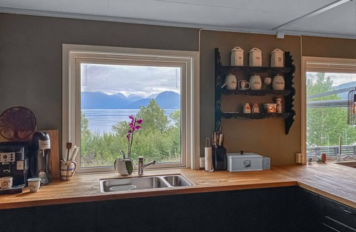 Torjulvagen House | Gorgeous home in Tingvoll with house sea view
