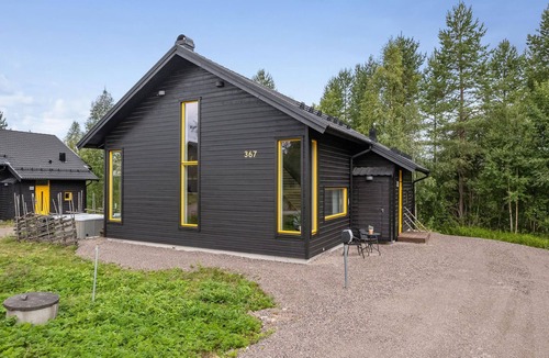 Transtrand House | Gorgeous home in Transtrand with WiFi