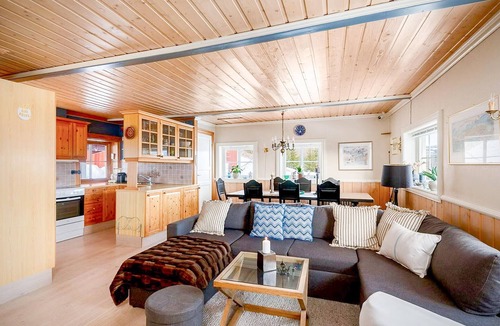 Tretten House | Gorgeous home in Tretten with sauna