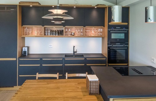 Faervik House | Gorgeous home in Tromøya with WiFi