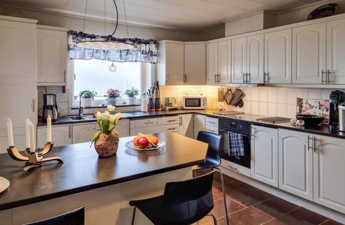 Uddevalla Municipality House | Gorgeous home in Uddevalla with sauna