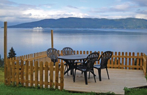 Vestnes House | Gorgeous home in Vågstranda with house sea view