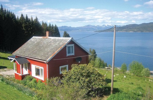 Vestnes House | Gorgeous home in Vågstranda with house sea view