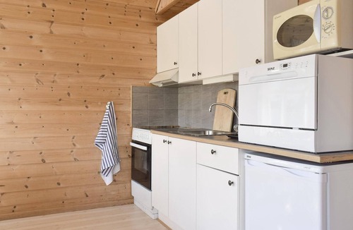 Vallavik House | Gorgeous home in Vallavik with WiFi