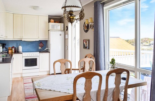 Karmoy House | Gorgeous home in Vedavågen with house sea view