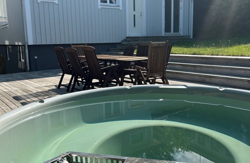 Molndal House | "GothenburgVilla" with hot tub and private garden close to city centre
