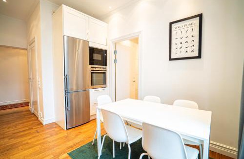 Centrum Apartment | Grand 3BR at Vasaplatsen Central Gothenburg