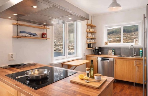 Odda Apartment | Great Views of Fjord & Mountains, Balcony, Central