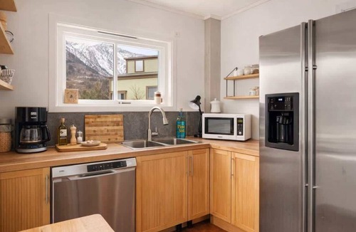 Odda Apartment | Great Views of Fjord & Mountains, Balcony, Central