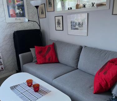 Ljungskile House | Grottstugan