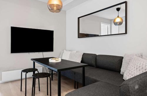 Laksevag Apartment | GT43-102 - Modern 2BR with Balcony & Mountain View