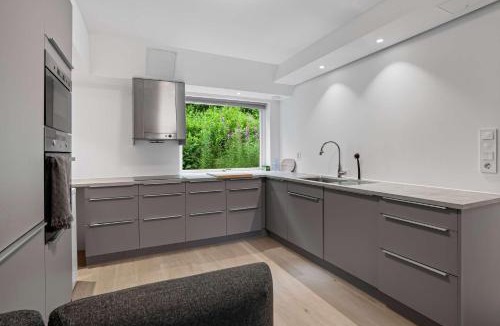 Laksevag Apartment | GT43-102 - Modern 2BR with Balcony & Mountain View