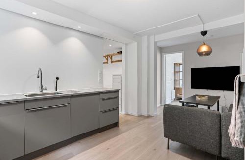 Laksevag Apartment | GT43-102 - Modern 2BR with Balcony & Mountain View