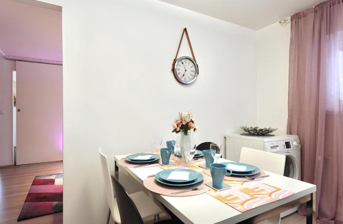 Etelainen District Apartment | GuestFirst- Relax by the Sea 4 Min to Beach FREE Parking