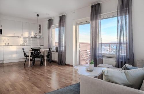 Pitea Apartment | Guestly Homes - 1BR Harbor View Suite, Top Floor 9th