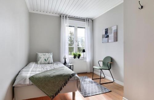 Roknas Apartment | Guestly Homes - 4BR Charming Apartment