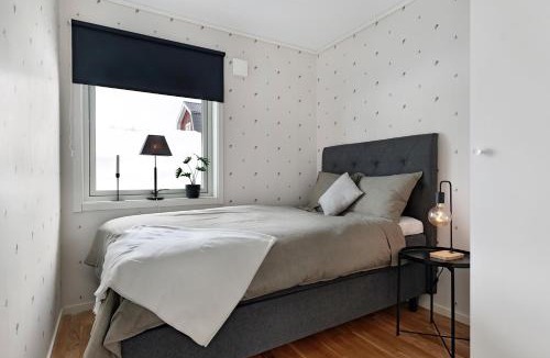 Boden Apartment | Guestly Homes - Homely 2BR Apartment with 3 Beds