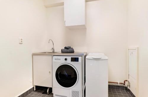 Boden Apartment | Guestly Homes - Homely 2BR Apartment with 3 Beds