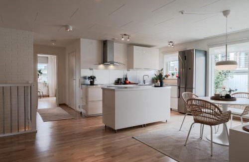 Lulea Villa | Guestly Homes - Modern 4BR Town House, Sauna, 7 Beds