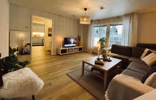 Boden Apartment | Guestly Homes - Spacious 3BR Apartment with 6 Beds