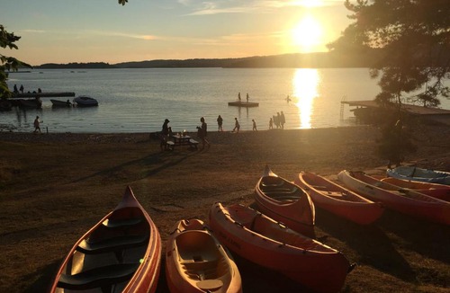 Lokholmen Hostel | Hällestrand Semesterby och Vandrarhem