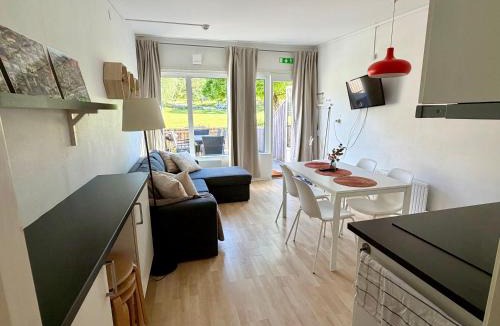 Lokholmen Apartment | Hällestrand Semesterby R19