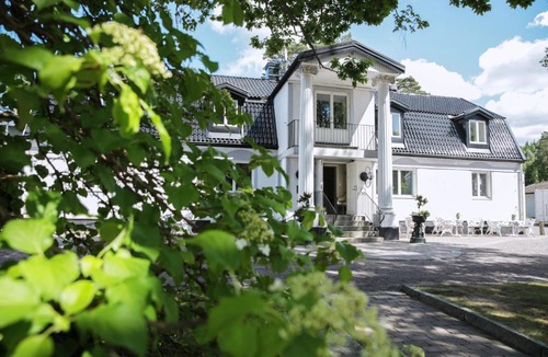 Molnlycke Hotel | Hällsnäs Hotell & Restaurang