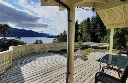 Suldal House | Häuschen mit Blick auf das Wasser by Interhome