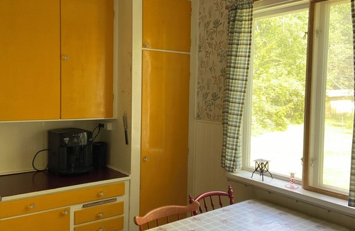 Korsberga Apartment | Hübsche Ferienwohnung in Småland, Badeplatz und Wanderwege am Haus, gr. Garten
