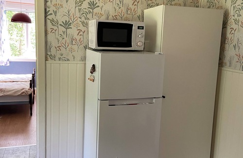Korsberga Apartment | Hübsche Ferienwohnung in Småland, Badeplatz und Wanderwege am Haus, gr. Garten