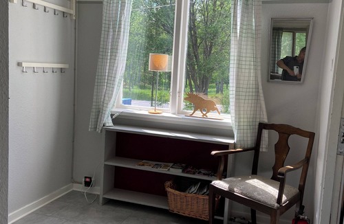 Korsberga Apartment | Hübsche Ferienwohnung in Småland, Badeplatz und Wanderwege am Haus, gr. Garten