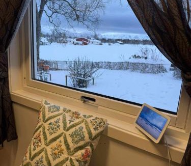 Sortland Apartment | Hammergaarden - Kårstua - Panoramic Arctic Stay