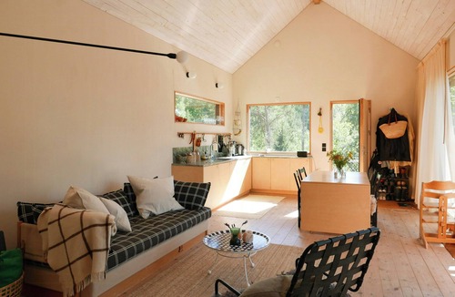 Navekvarn House | Hand-built cabin by the Sörmland hiking trail