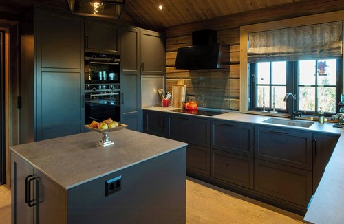 Kamben House | Handcrafted log cabin at Golsfjellet