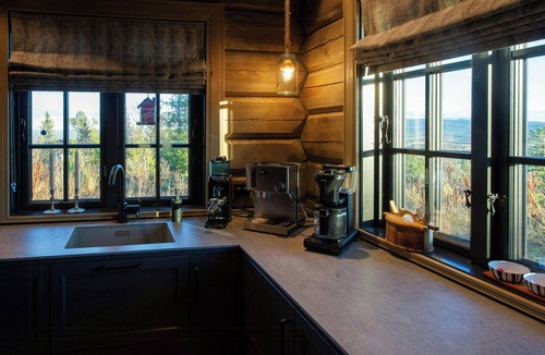Kamben House | Handcrafted log cabin at Golsfjellet
