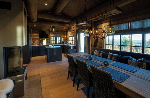 Kamben House | Handcrafted log cabin at Golsfjellet