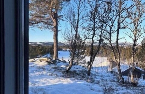 Gol House | Handmade cabin by pond on Golsfjellet
