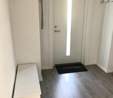 Larbro Apartment | Hangvar Skola, Biblioteket