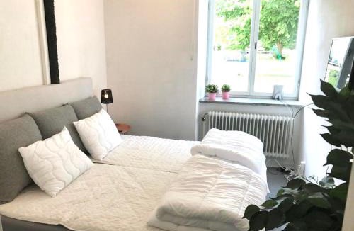 Larbro Apartment | Hangvar Skola, Biblioteket