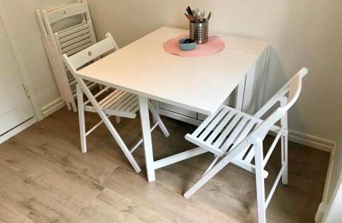Larbro Apartment | Hangvar Skola, Mattesalen
