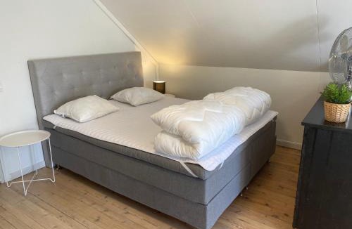 Larbro Apartment | Hangvar Skola, Slöjdsalen