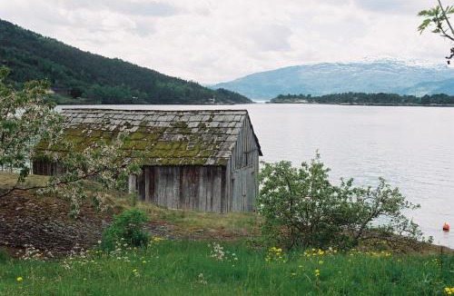 Herand House | Hardanger Rom & Harmonium "The Green B&B"