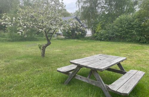Hasslo House | Hasslo Holiday Home with Garden