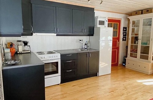 Vegarshei House | Have an active cabin stay by Ljøstadtjernet