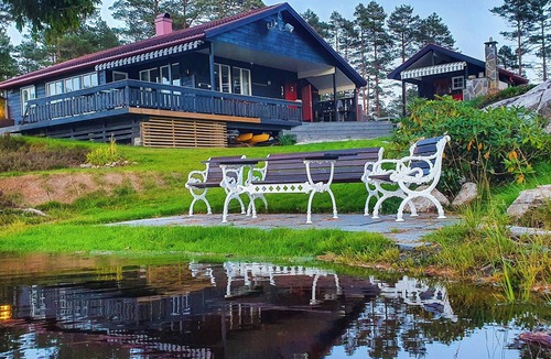 Vegarshei House | Have an active cabin stay by Ljøstadtjernet