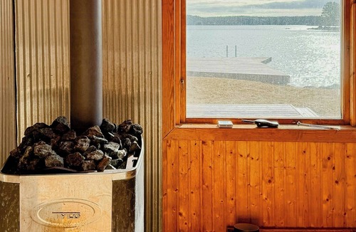 Soderhamn House | Headland house with jetty and sauna in Söderhamn