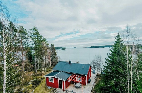 Soderhamn House | Headland house with jetty and sauna in Söderhamn