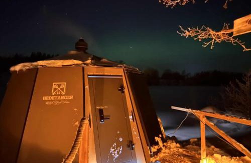 Storfors Boat Rental | Hedetangen AuroraHut wintertime