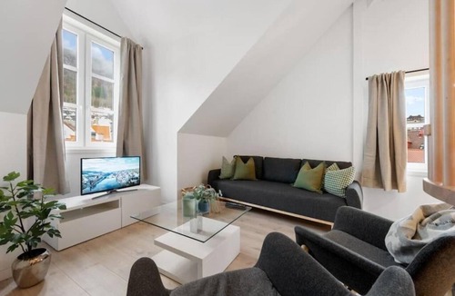 Sandviken Apartment | Heimby Homes - Large Top Floor Penthouse Apt!